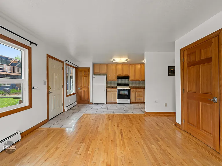 2326 Cordova St #8 — Photo 11