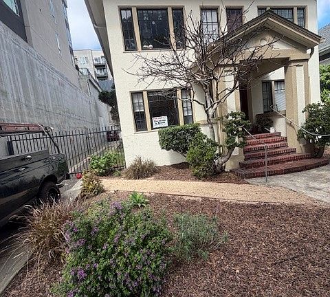 2nd image of 2337 Waverly St