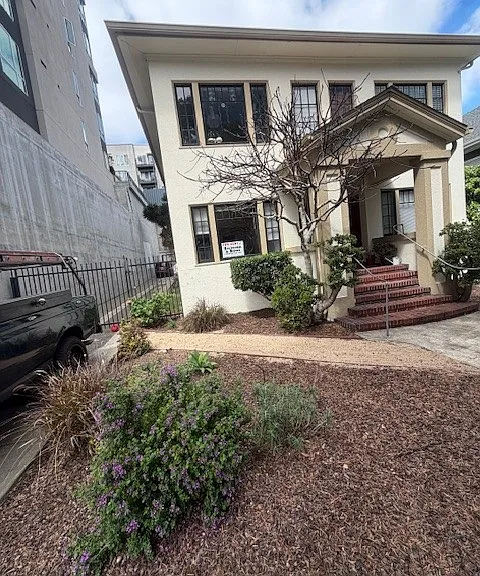 2337 Waverly St — Photo 2