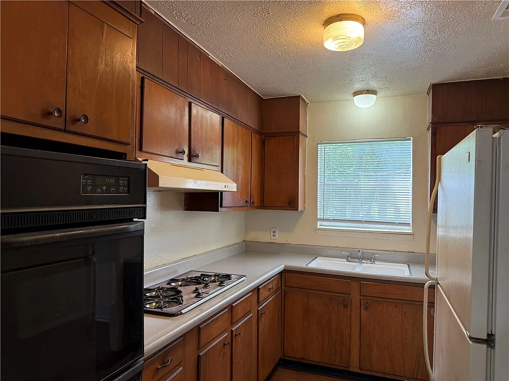 2 bed, 962 sqft, $895 — Photo 2