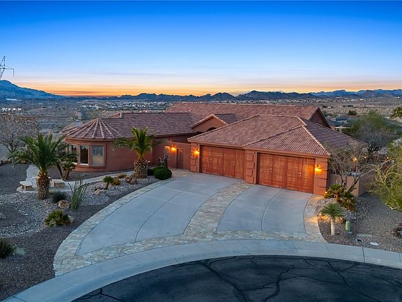 3rd image of 948 Desert Nights Lane