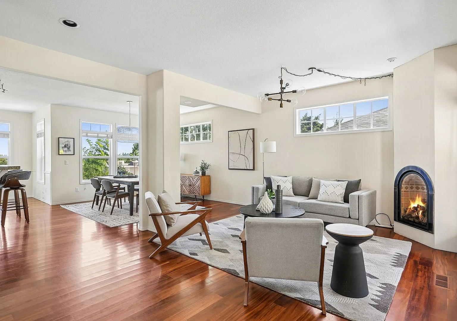 Stunning NW Willamette Heights 3-Level Single Family Home with City Views and Fenced Backyard — Photo 3