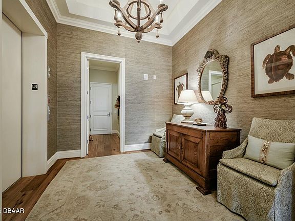 2nd image of 28 Porto Mar Unit 101