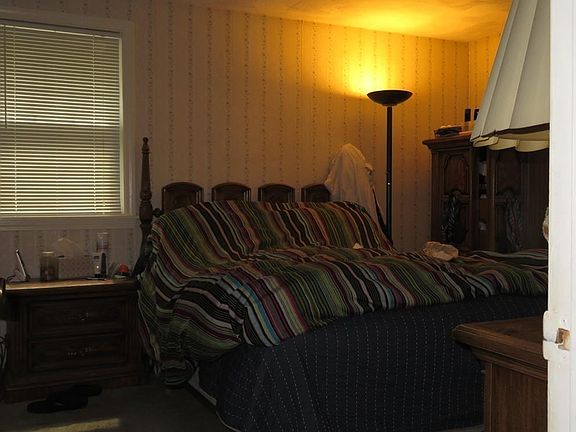 5th image of 65 Holland Ave