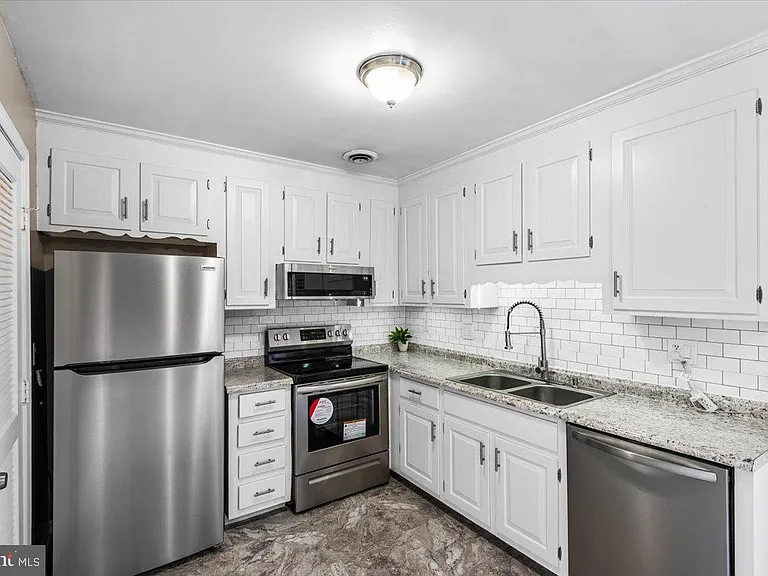 7823 Provincetown Dr — Photo 5
