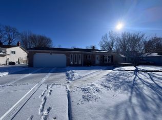 8645 Courtland Dr, Strongsville, OH 44136