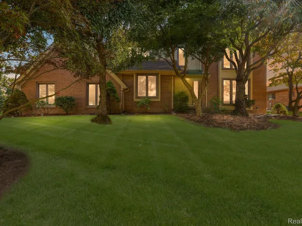 807 Wesley Dr, Troy, MI 48098