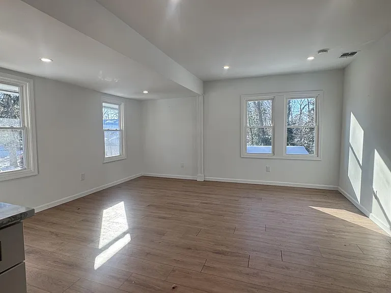 45 Abbott Dr — Photo 3