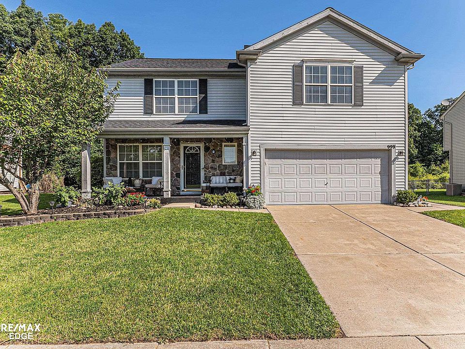 1st image of 999 Carriage Hill Dr
