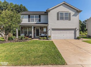 999 Carriage Hill Dr, Fenton, MI 48430