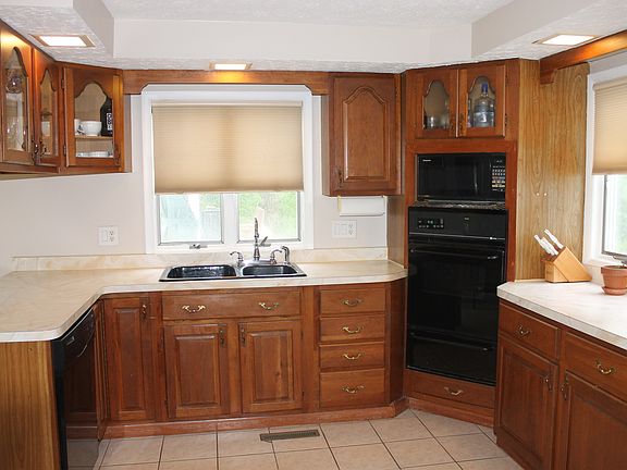 5th image of 275 Blackwell Ln