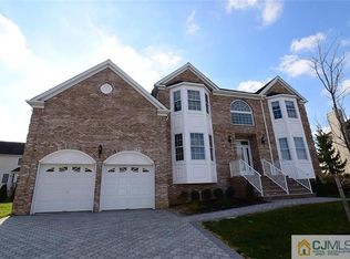 8 Liberty Way, Monroe Township, NJ 08831