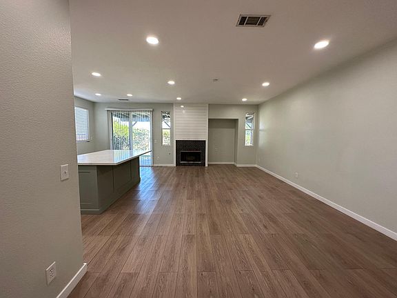 5th image of 3921 Sungate Dr