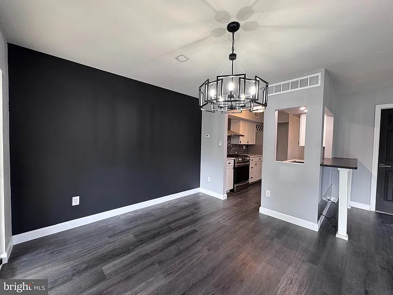 1403 Roberts Way — Photo 6