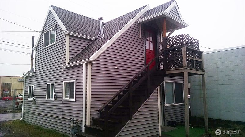 4th image of 306 2nd ST NE