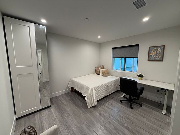 3rd image of 3020 S Normandie Ave #C1-1