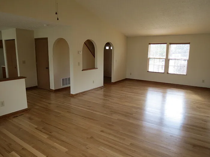 5451 Bentonhurst Ct — Photo 3