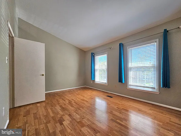 7664 Northern Oaks Ct — Photo 17