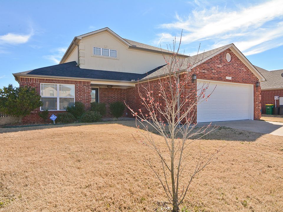 2nd image of 1404 Myrna Ln