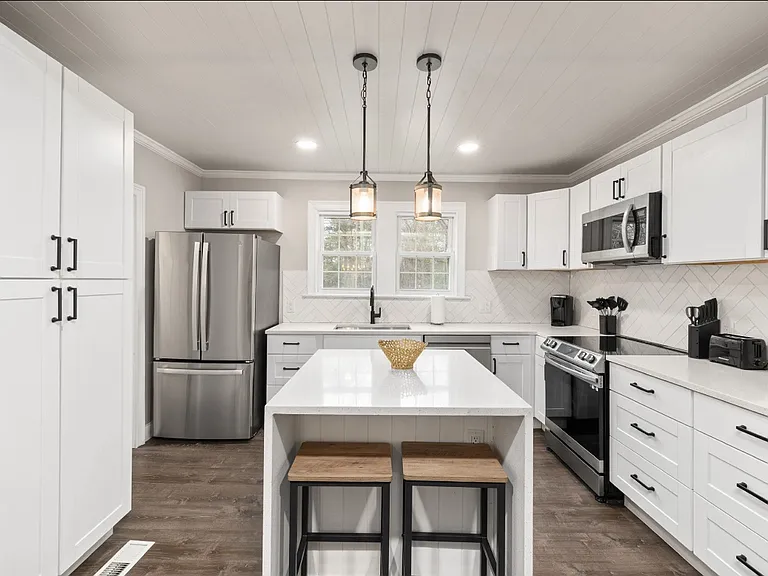 1716 Chapel Hill Rd — Photo 14