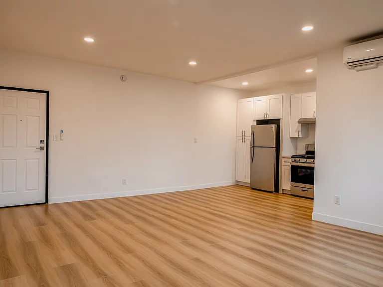 4521 Hollywood Blvd #5 — Photo 6