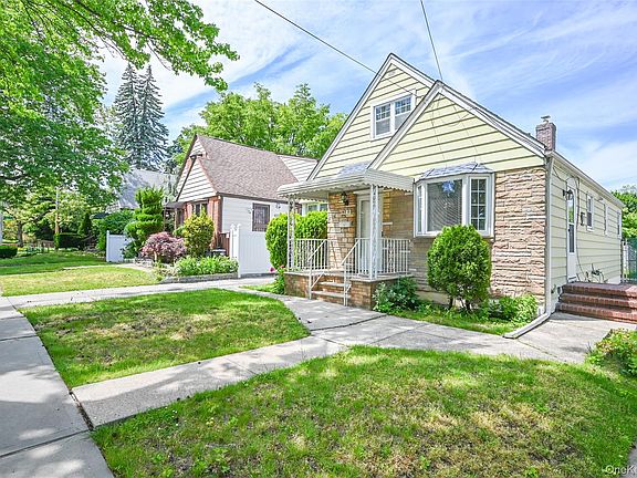 3rd image of 157-11 26th Avenue
