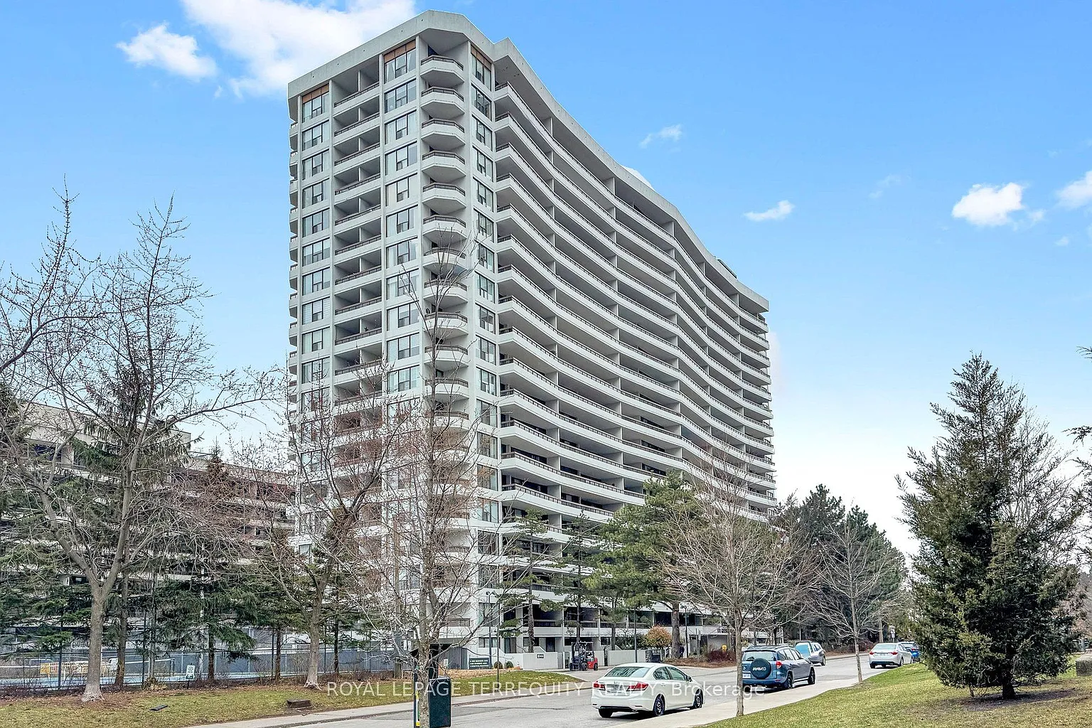 100 Quebec Ave W #1408 photo 1