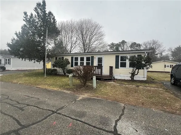 27 Torch Ln, Coventry, RI 02816