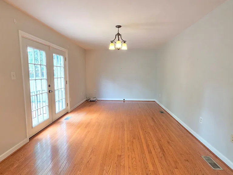 8201 Hensley Ct — Photo 9