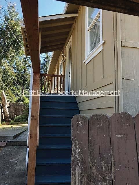 Enclosed private entry & patio