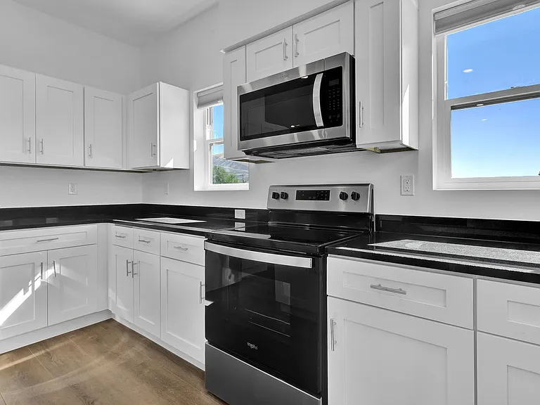 Saddle Lofts Apartments — Photo 31