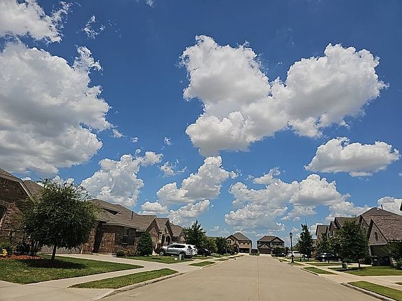 4th image of 5837 Priory Dr