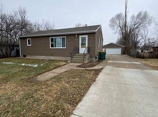 821 W Sweet Ave, Bismarck, ND 58504