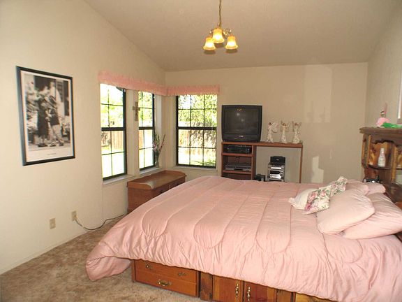 5th image of 2208 Corral Dr