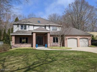 18683 Sioux Dr, Spring Lake, MI 49456