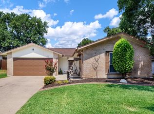 715 Salem Dr, Arlington, TX 76014