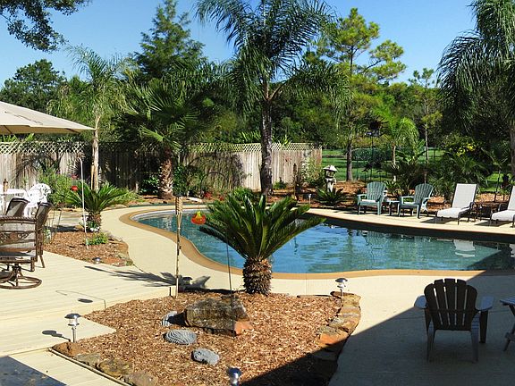 POOLSIDE