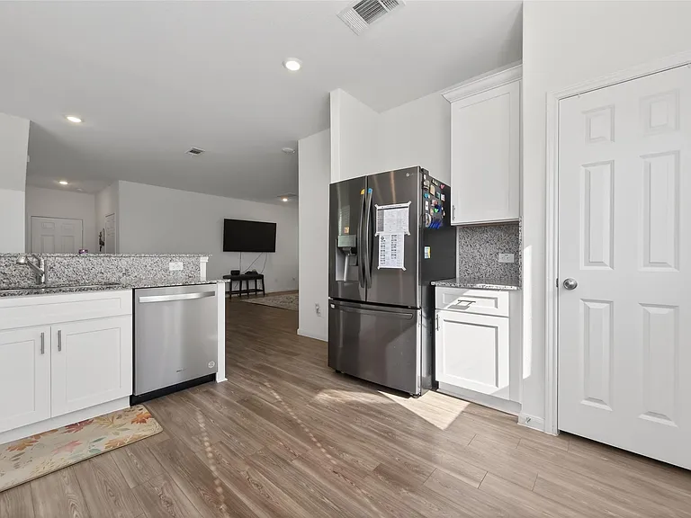 7326 Madison Commons Ln — Photo 15