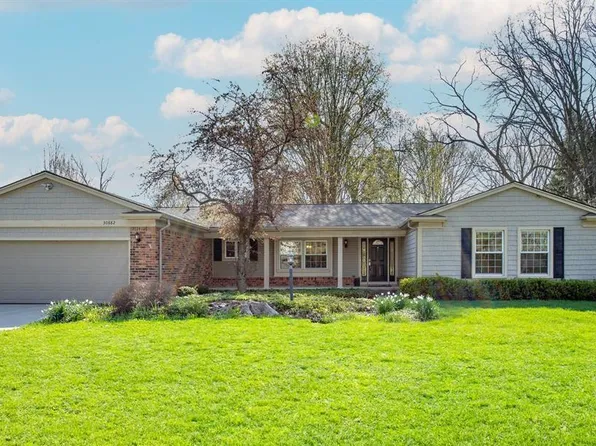 30882 Oak Valley Dr, Farmington Hills, MI 48331
