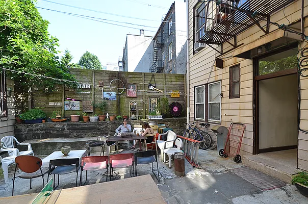 Rented by Brick&Mortar | media 44