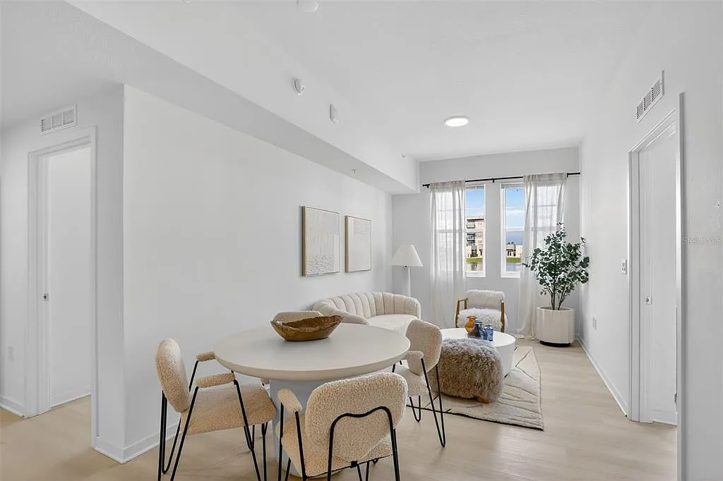 2 bed, 2.0 bath, 1023 sqft, $1,850 — Photo 4