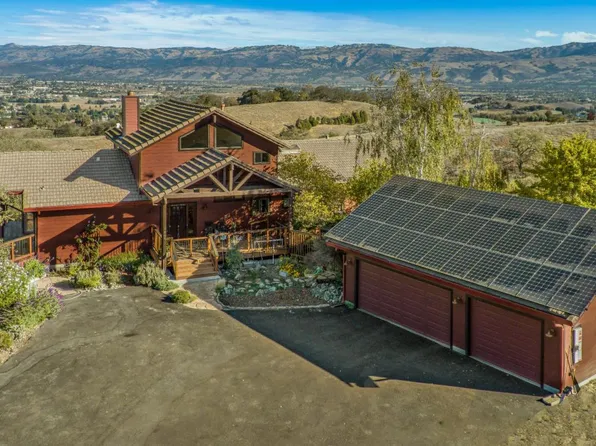 1965 Hayes Ln, San Martin, CA 95046