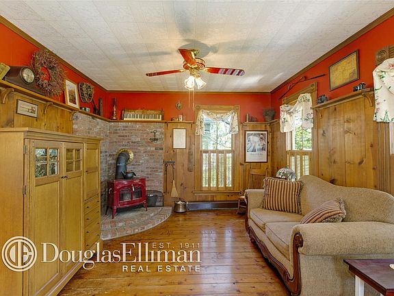 3rd image of 130 Foster Ave