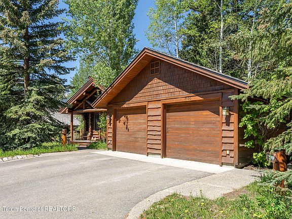 2nd image of 7590 Obsidian Rd