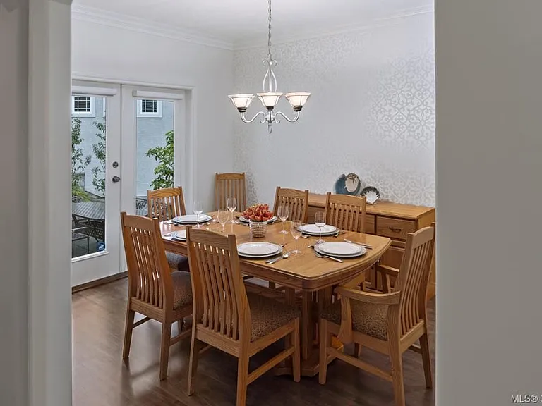 749 Wesley Ct — Photo 8