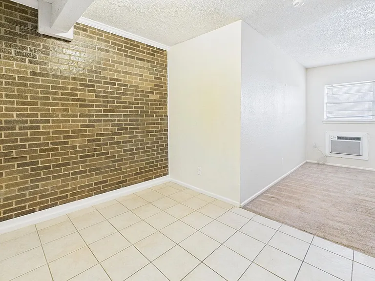 Cozy 1 Bedroom Apartment — Photo 11