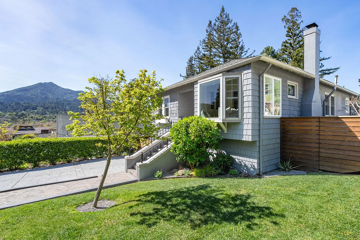 Building Photo - 11 Ash Ave
