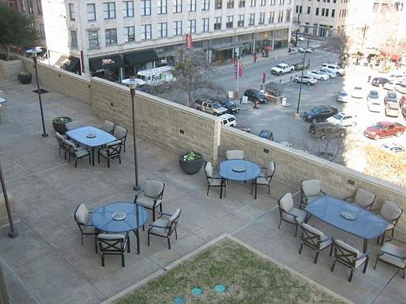 5th image of 500 Throckmorton St APT 607