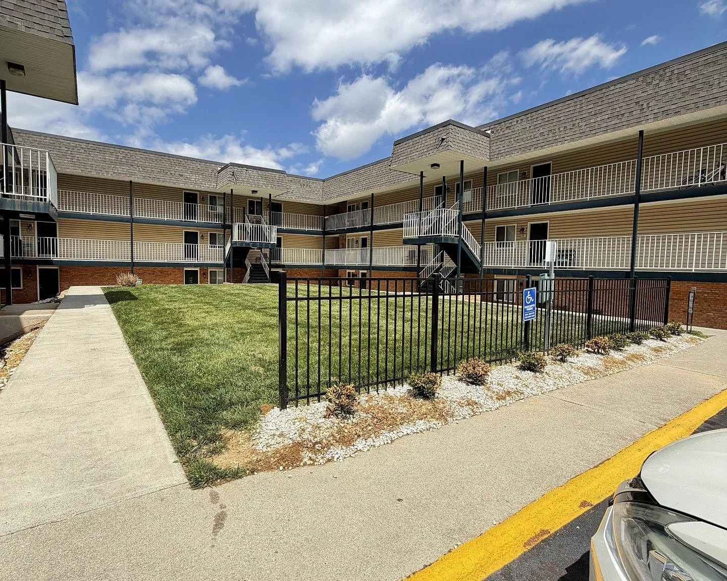 The Oak Grove Village Apartments — Photo 3