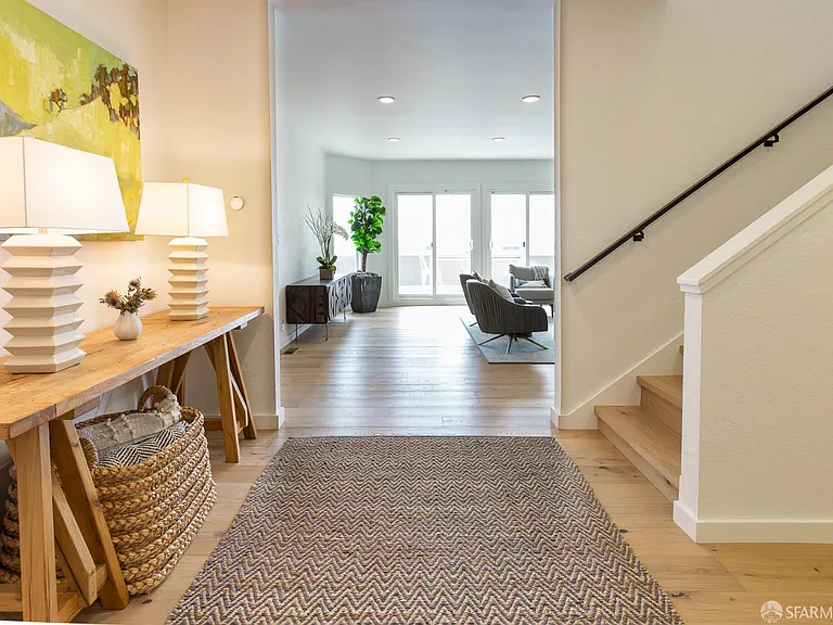 628 Los Palmos Dr — Photo 33